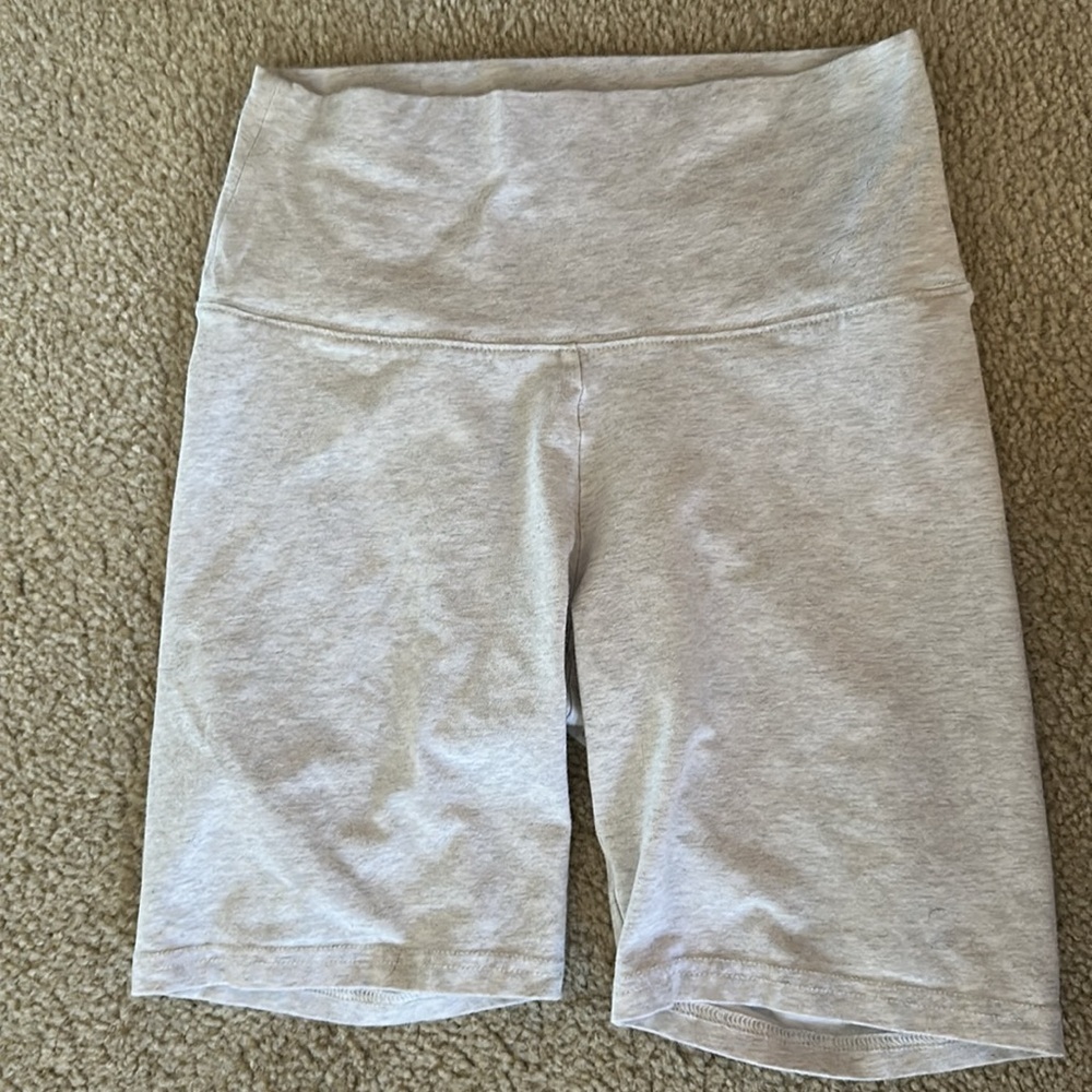 TNA Chill Atmosphere 7in High-waisted Heather Gray Biker Shorts Small - Picture 4 of 5